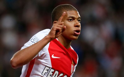 熊猫体育独家-乌克兰队更衣室赛后洒泪